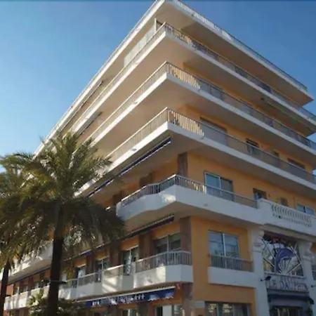 Le Dauphin 3* מנטון